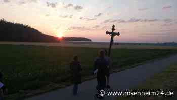 Fußwallfahrt nach Club-Nacht im „Sinners“: Partygänger marschieren von Mühldorf nach Altötting