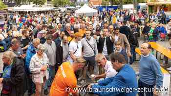 Altstadtfest mit Lachsalven und Bier eröffnet