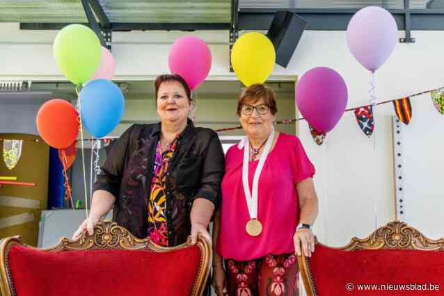 Kleuters en collega’s van Gekko wuiven juffen Nicole en Grit uit: “We houden contact met elkaar en met de school”