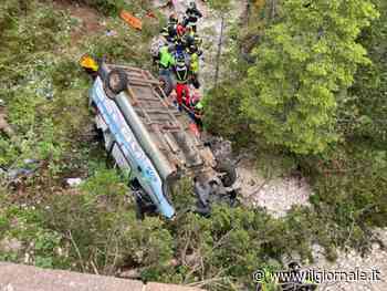 Paura in Trentino, furgone precipita in una scarpata: 9 feriti, fra cui un bambino
