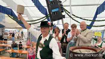 Volksfest Miesbach: Bürgermeister zapft erstes Fass im Festzelt an