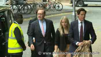 Kevin Spacey erscheint in London vor Gericht