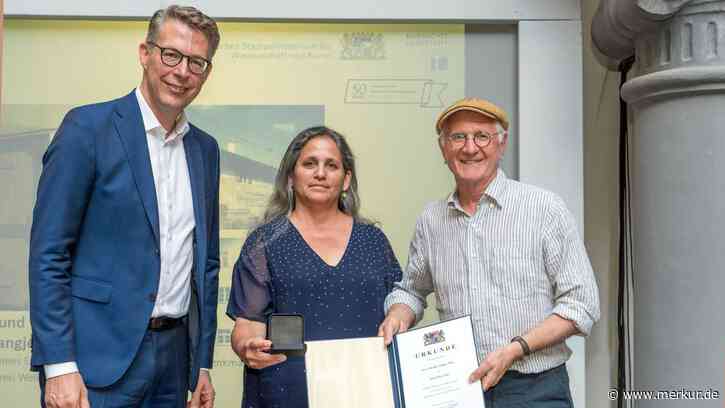 Hans Well und Sabeeka Gangjee-Well erhalten Denkmalschutzmedaille