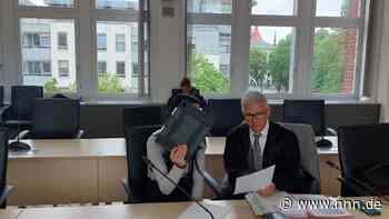Prozess um verdurstetes Kind in Güstrow: Polizei führt den Ex-Freund der Mutter vor