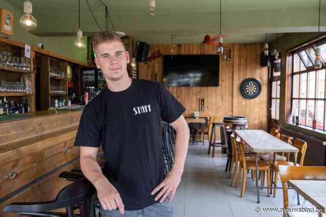 Stijn Huybrechts (24) neemt dorpscafé Barbok over in Blaasveld: “Ik werkte als student al heel graag in het café”