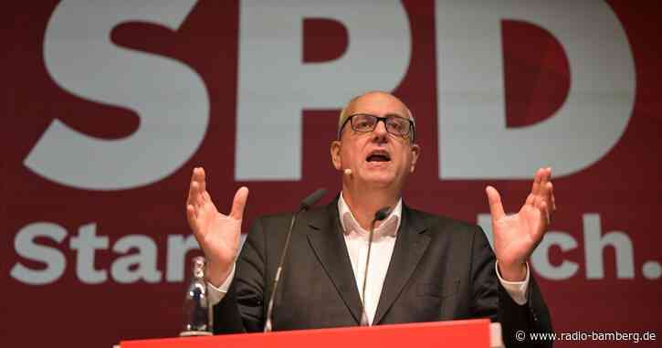 SPD und Grüne nehmen rot-grün-roten Koalitionsvertrag an