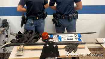 Con furgone, ascia e cinture usate come funi tenta di rubare uno sportello Atm