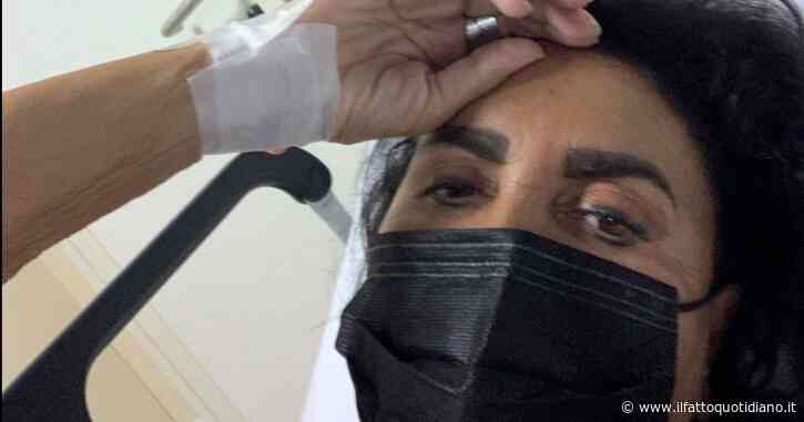 Fiordaliso, la cantante operata d’urgenza nella notte: la foto dall’ospedale