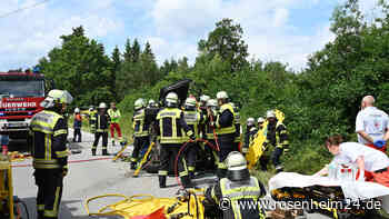 Fotos vom Unfall auf der St2111 bei Gangkofen am 1. Juli