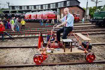 Alte Loks locken tausende Besucher nach Altenbeken