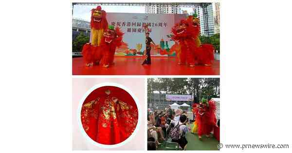 Roupas Han do condado de Caoxian e Dança do Leão de Dongming aparecem no Victoria Park para a celebração do 26º aniversário do retorno de Hong Kong à pátria