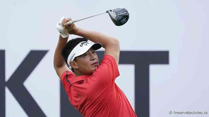 Fowler leads Rocket Mortgage Classic by one shot, 2 Canadians on his heels