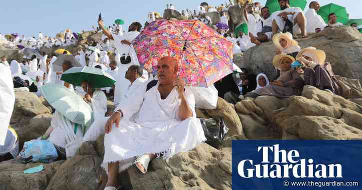 Thousands suffer heat stress on hajj pilgrimage as temperatures reach 48C