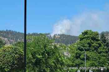BREAKING: Evacuations underway, wildfire ‘being held’ on Kelowna’s Knox Mountain