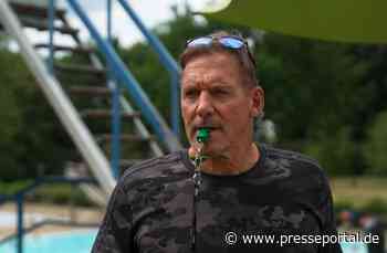 Bademeister! In der SAT.1-Nachmittagsshow "Volles Haus!" wirbt Ralf Moeller fürs Schwimmen lernen