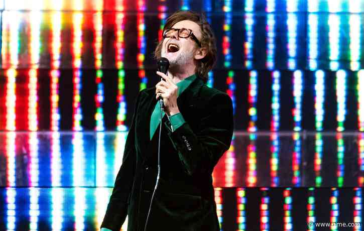 Pulp pay tribute to late bassist Steve Mackey at Finsbury Park gig