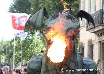 Un reptile mécanisé de six mètres promené à Draguignan pour la 9e fête du Dragon