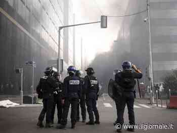 500mila euro alla famiglia del poliziotto: schiaffo della Francia profonda ai vandali