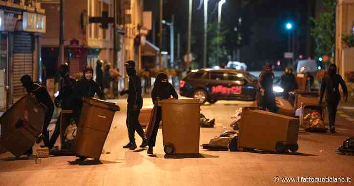 La rivolta dei minorenni in Francia: l’età media dei manifestanti è di 17 anni. E gran parte sono studenti