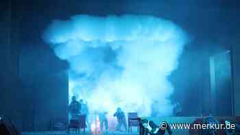 Am Ende knallt und qualmt es: Viel Rauch um „Julius Caesar“ in Oberammergau