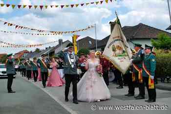 Musikalisches Königspaar lässt sich in Borchen-Alfen feiern
