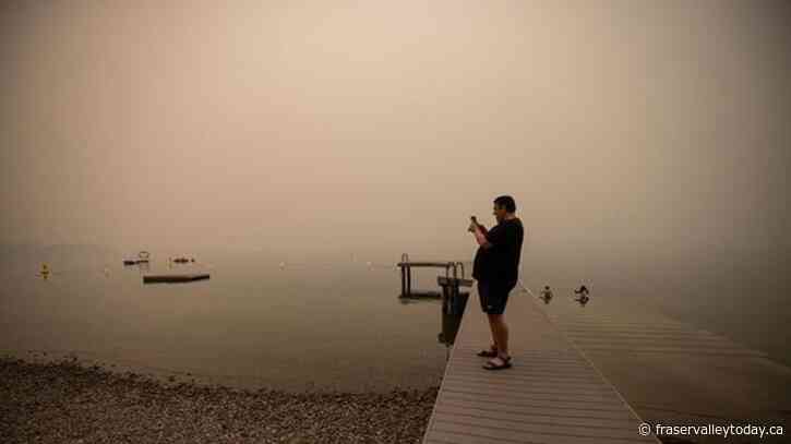 Evacuation alert remains for Kelowna, B.C., residents near Knox Mountain wildfire