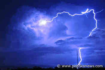 WATCH: Lightning lights the sky between Ponoka and Lacombe