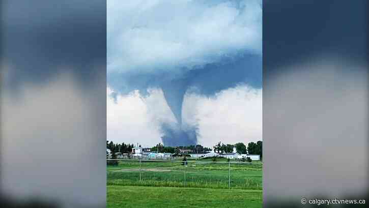 Carstairs, Alta., community comes together following massive tornado