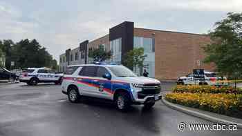 Police still searching for suspects after quadruple shooting in Mississauga