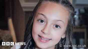 Isle of Wight: Cyclists lap island in memory of schoolgirl