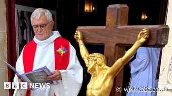 Crucifix returned from England to France after 107 years