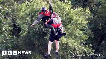 New Jersey: Dramatic rescue as helicopter pulls firefighter from dam