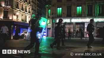 French gun shop looted as fears of more violence grow