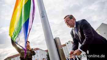 Ein Zeichen für Diversität und Toleranz: Boris Pistorius hisst Regenbogenflagge