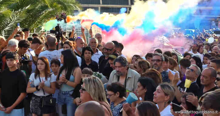 A Primavalle la fiaccolata per Michelle, lo sfogo del padre della ragazza uccisa: “Dov’è lo Stato?”