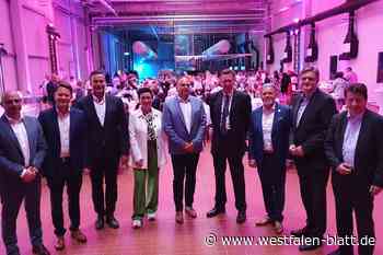 Neue Halle eingeweiht: 400 Millionen Glasfläschchen im Jahr