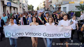 VIDEO | "Giustizia per Michelle": migliaia alla fiaccolata dei compagni di scuola della 17enne uccisa