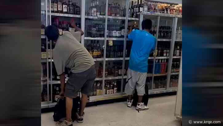 VIDEO: Thieves fill backpacks with liquor in northeast Albuquerque Walgreens