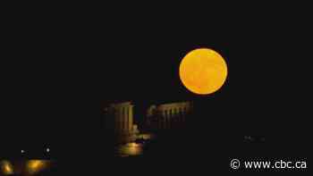Supermoon shines over ancient Greek temple