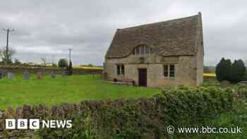 Wiltshire church hosts summer Christmas carol service