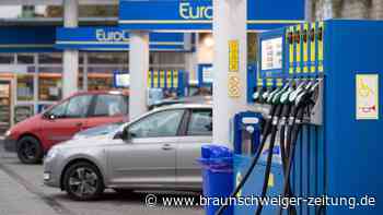 Meistens tankt es sich hinter der Grenze billiger