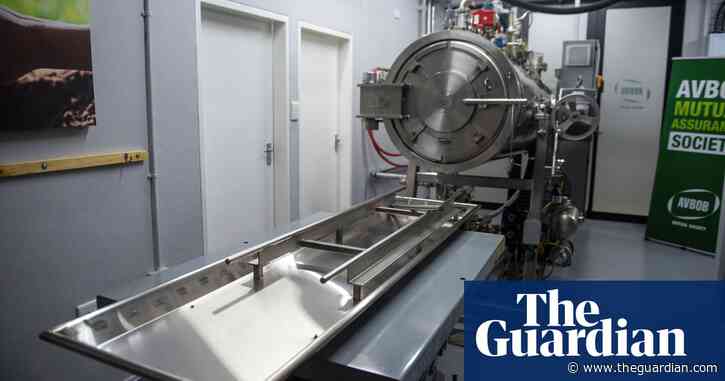 ‘Boil in the bag’ environmentally friendly funerals arrive in the UK