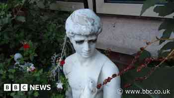Search for stolen Cambridge statue Jimmy the garden guardian