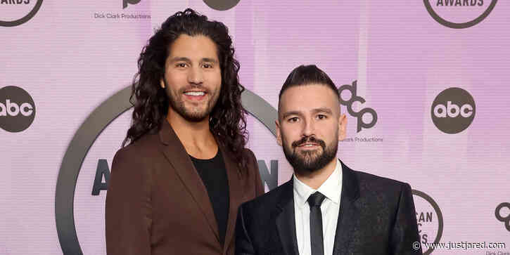 How Does Dan & Shay's Shared Chair Work on The Voice? Country Duo Shows Off Their New Seat