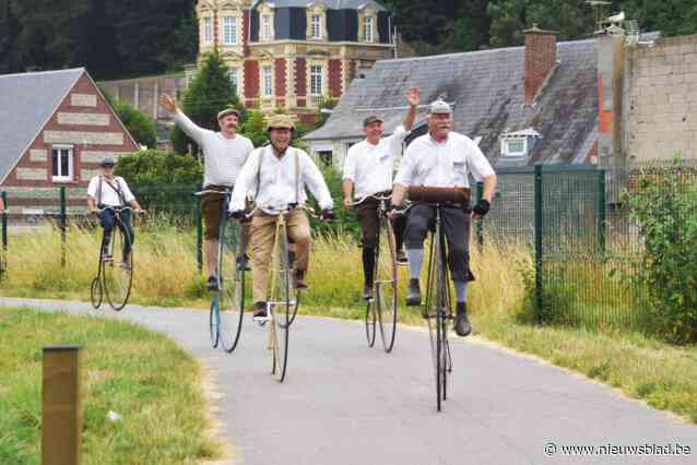 Zij fietsten met ‘hoge bi’ zónder remmen en versnellingen van Parijs naar Londen: “Vooral hellingen zijn een hele klus”