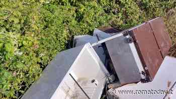 Settecamini, via Capalto è diventata la discarica degli svuota cantine del quartiere
