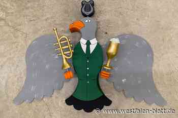 Musiker schießen in Delbrück auf Vogel mit Trompete und Biertulpe