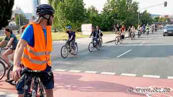 Radfahrer-Demo auf der Jenaer Schnellstraße