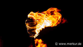 Klopapier übrig? Daraus lässt sich in wenigen Minuten eine Gartenfackel basteln