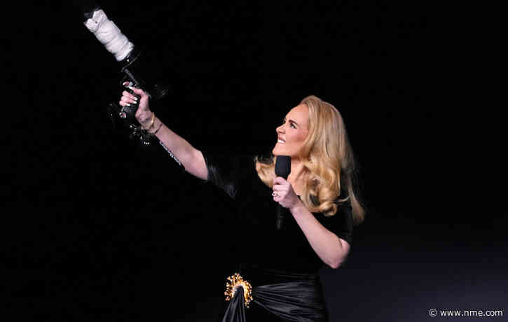 Adele calls on fans to “stop throwing” things at artists on stage